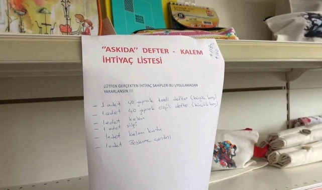 Yalova'da bir kırtasiyede askıda defter-kalem uygulaması başladı