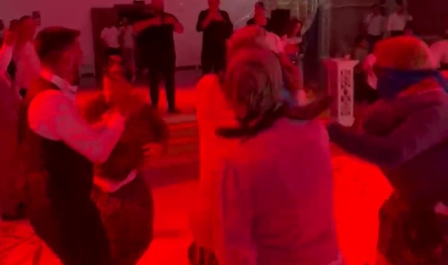 Yalova'da damadın arkadaşları kadın kılığına girerek düğünü bastı