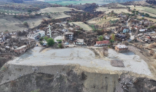 Yangında küle dönen Karayakup'ta yaralar sarılıyor