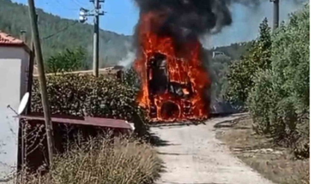 Yatağan'da hafriyat yüklü kamyon alevlere teslim oldu