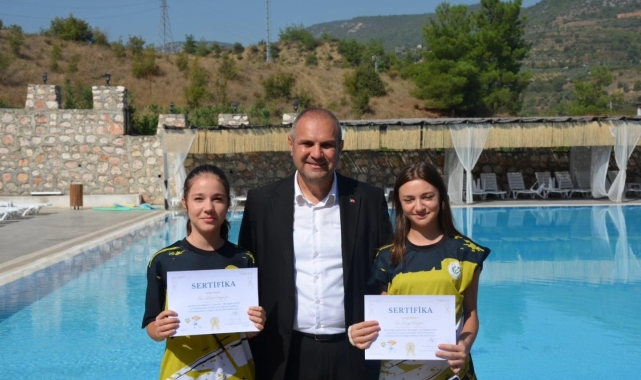 Yaz spor okulları sona ererken öğrencilere sertifikaları dağıtıldı