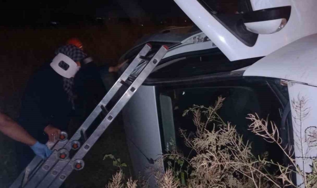 Yoldan çıkan otomobil devrildi: 3 yaralı