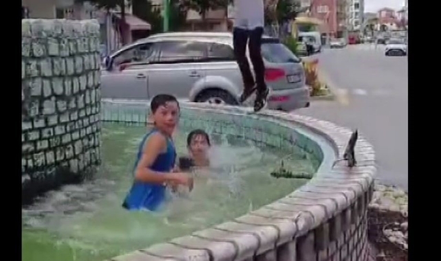 Yozgat'ta çocukların süs havuzunda tehlikeli oyunu