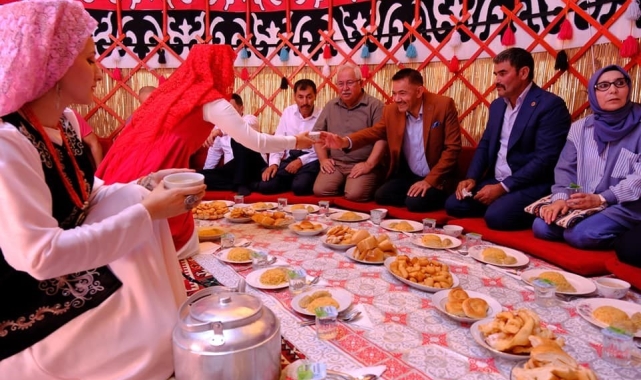 Yozgat'ta ilk kez düzenlenen festivalde Kırgız Türkleri kültürlerini tanıttı