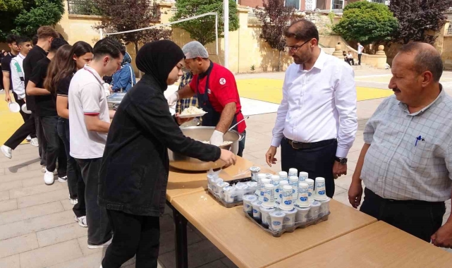 Yozgat'ta Mevlid-i Nebi Haftası'nda öğrencilere pilav ikram edildi
