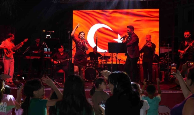 Yunusemre Kent Orkestrası'ndan Kurtuluş Günü konseri