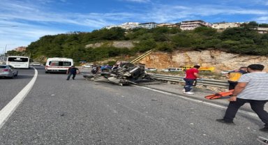 Zonguldak'ta bariyere çarpan hafif ticari aracın sürücüsü yaralandı