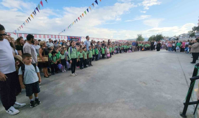 Zonguldak'ta öğrencilerin okul heyecanı: İlk ders zili çaldı