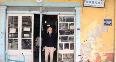 1 asırdır İzmir'de işletiliyor, bu bakkalı görenler tarihe yolculuk yapıyor