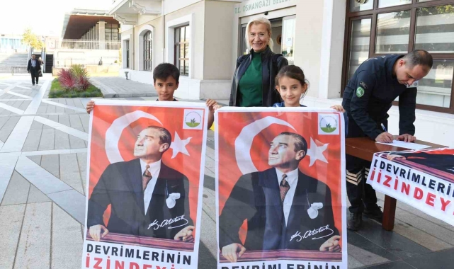 10 bin Ata posteri dağıtılmaya başlandı