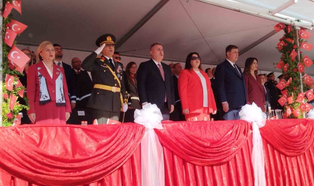 29 Ekim Cumhuriyet Bayramı İzmir'de coşkuyla kutlandı
