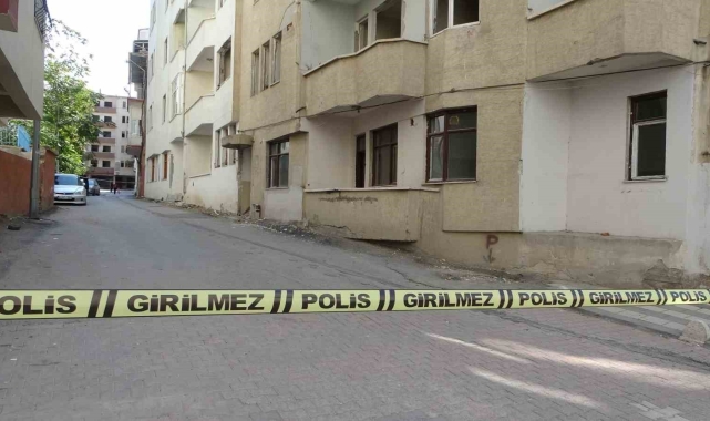 5,9'luk depremle sarsılan Malatya'da ağır hasarlı binalar için güvenlik önemli alınıyor