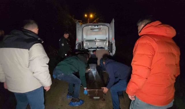 70 yaşındaki adam evinde bıçaklanarak öldürülmüş halde bulundu