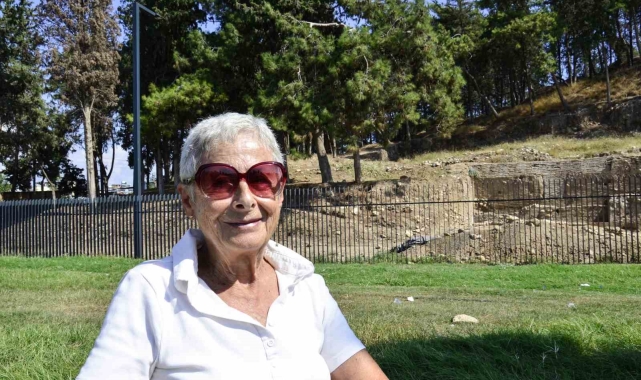 79 yaşındaki İtalyan arkeolog yıllarca kazı başkanlığı yaptığı Yumuktepe'ten kopamıyor