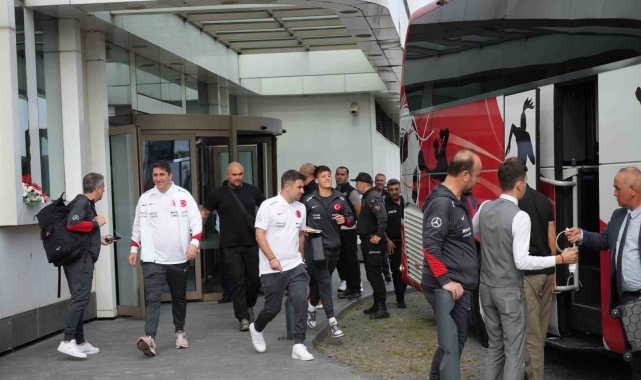 A Milli Futbol Takımı, Samsun'dan İzlanda'ya doğru yola çıktı