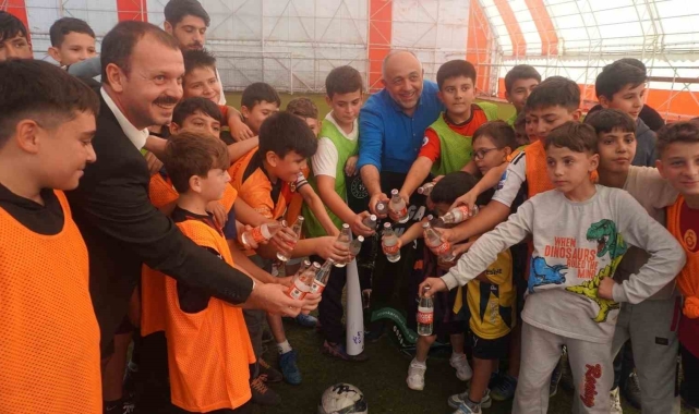 Afyonkarahisar'da gençler 'Gazozuna Maç' ile sporun tadını çıkardı