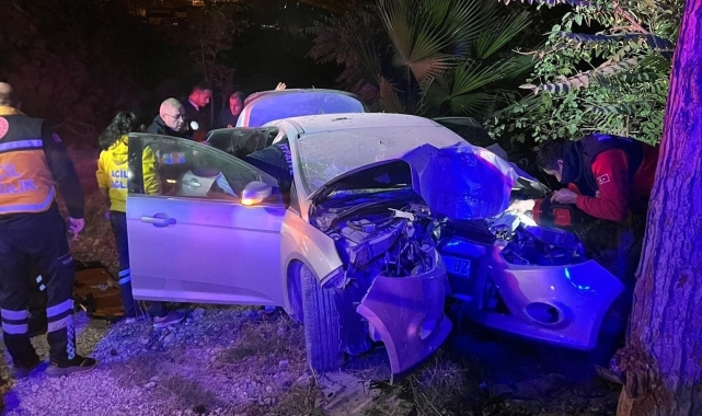Ağaca çarpan otomobilde hayatını kaybetti