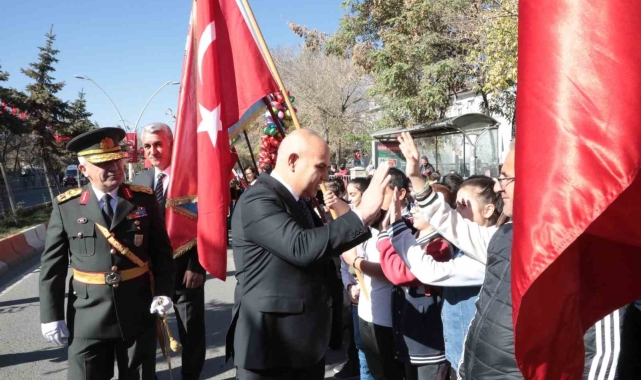 Ağrı'da Cumhuriyet Bayramı törenle kutlandı