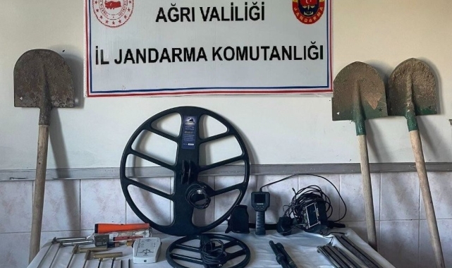 Ağrı'da kaçak kazı yapan 11 kişi yakalandı
