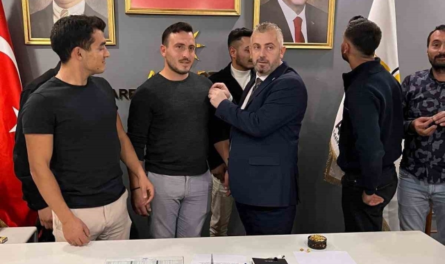 AK Parti'ye farklı partilerden katılım sürüyor