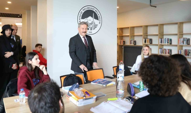 Akıl Küpü Kütüphaneleri gençlerin gözdesi oldu