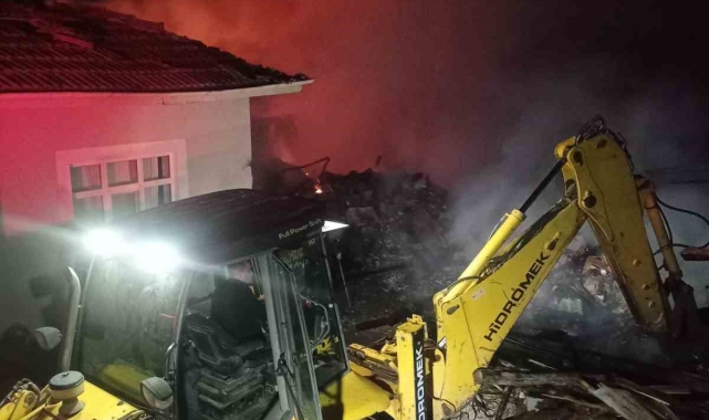 Alaca'da çıkan depo yangını korkuttu