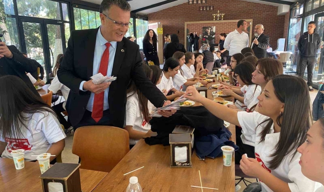 Alaşehir Belediyesinden 101 öğrenciye yemek ikramı