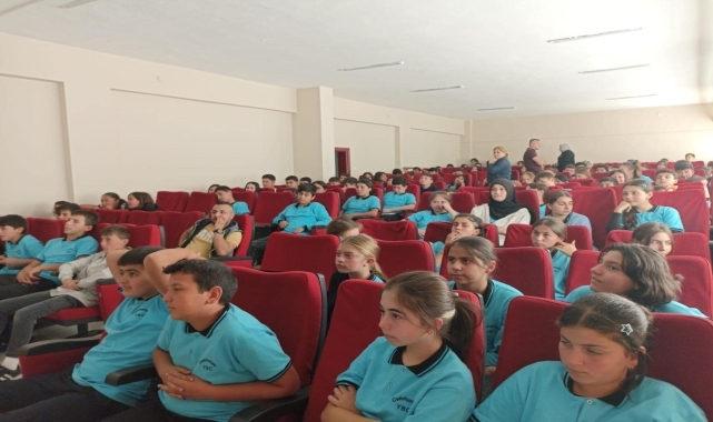 Almus'ta ilkokul öğrencilerine trafik eğitimi verildi
