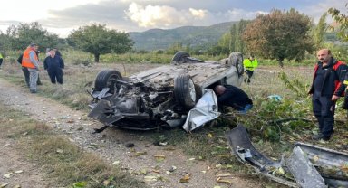 Amasya'da devrilen otomobildeki 1 kişi öldü, 2 kişi yaralandı