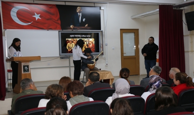 Amasya'da öğrenciler Aşık Veysel'i canlandırarak ders işledi