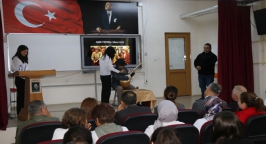 Amasya'da öğrenciler Aşık Veysel'i canlandırarak ders işledi