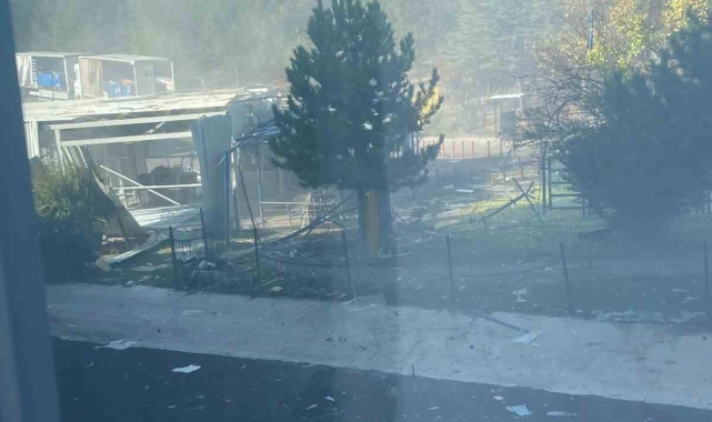 Ankara'nın Kahramankazan ilçesinde bulunan Türk Uçak Sanayii Anonim Ortaklığı Tesisi önünde patlama meydana geldi.
