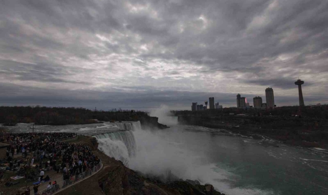 Anne, iki çocuğuyla birlikte Niagara Şelalesi'ne atlayarak intihar etti