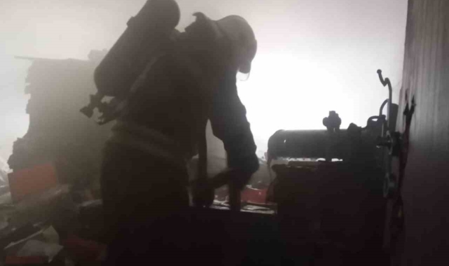 Antakya'da okulun spor salonunda yangın çıktı