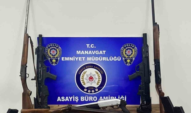 Antalya'da 18 adrese uyuşturucu operasyonu: 2 gözaltı