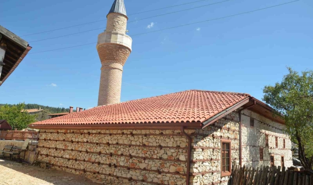 Antalya'daki 600 yıllık Sarıhacılar Camii yıllara meydan okuyor