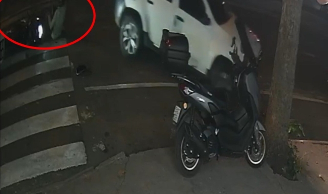 Aracıyla yaya geçidinden geçen sürücü ile motokurye ile çarpıştı: Kurye ölümden döndü