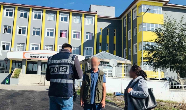 Ardahan'da Polis okul çevrelerinde göz açtırmıyor