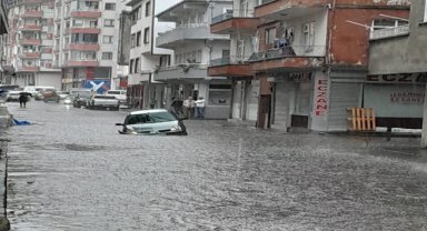 Artvin'in Hopa ilçesinde sağanak hasara yol açtı