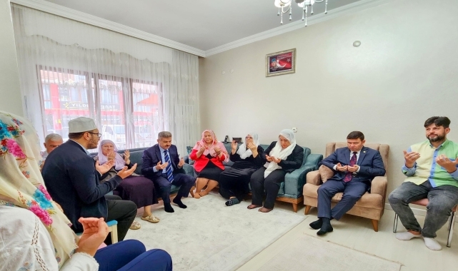 Artvin Valisi Ergün şehit ailesini ziyaret etti