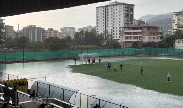 Artvin'de şiddetli yağış nedeniyle 3. Lig maçı ertelendi