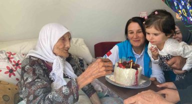 Asırlık Emine nineye doğum günü sürprizi