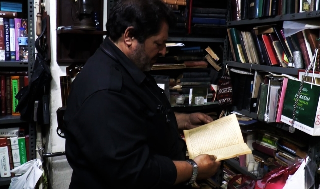 Asırlık kitapları muhafaza ederek tarihe ışık tutuyor