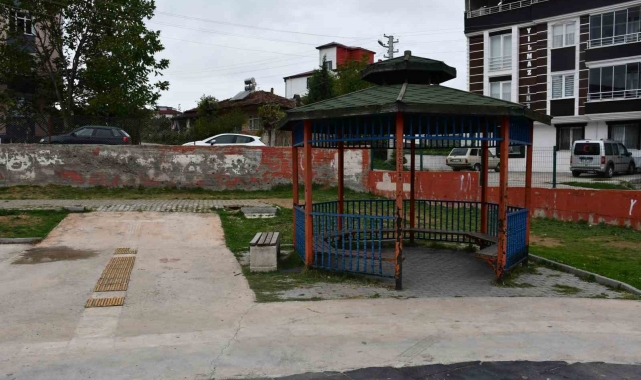 Ayrıldığı dini nikahlı eşini konuşmak için çağırdığı parkta bıçaklayarak öldürdü