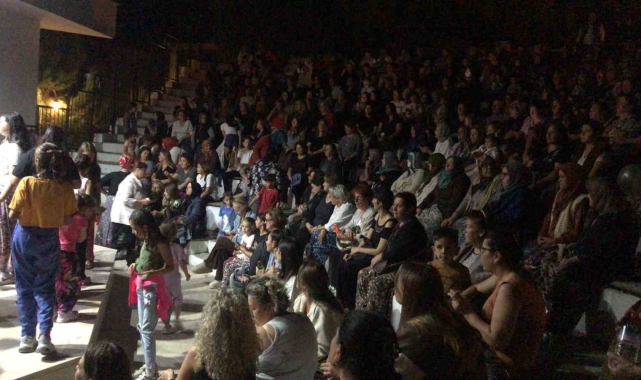 Ayvacık'ta Mahalle Muhtarı Şalvar Gecesi Düzenledi
