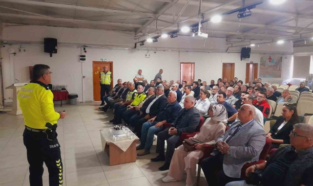 Babaeski'de okul servisi şoförlerine ve rehber personele güvenlik eğitimi verildi