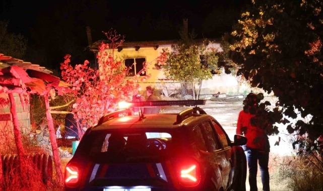 Babasını ve ağabeyini bıçaklayıp evi ateşe veren şahıs ifadesinde kendisiyle çelişti