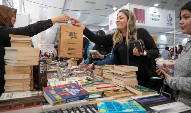 Bağcılarlılar, festival tadında bir kitap fuarı geçiriyor