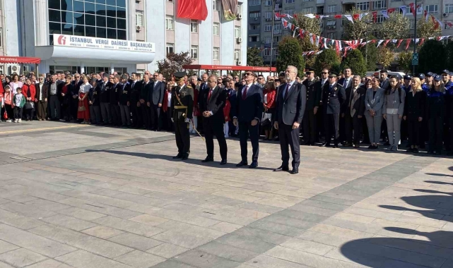 Bahçelievler Belediyesi'nden Cumhuriyet'in 101. yılına özel sürpriz: 101 çocuğa bisiklet dağıtıldı