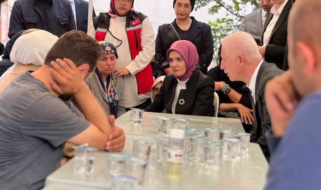 Bakan Göktaş'tan İstanbul'da öldürülen iki genç kızın ailelerine taziye ziyareti